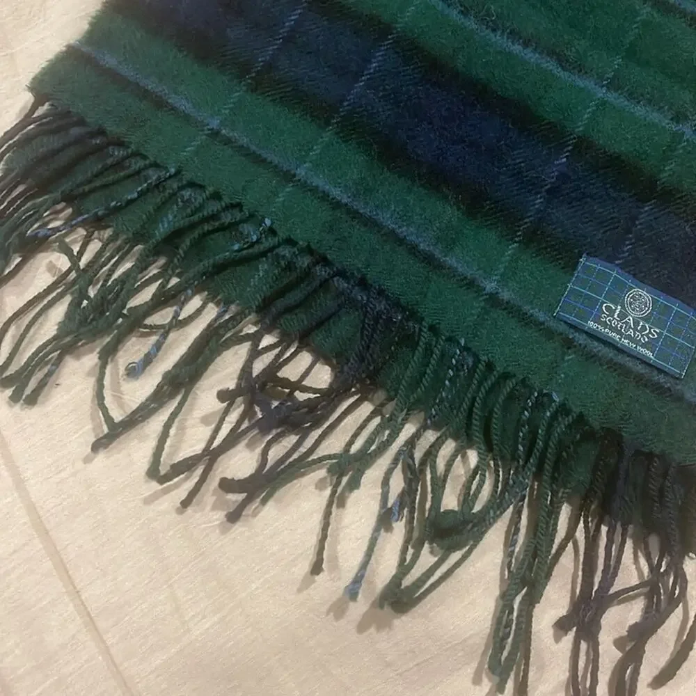 CLADS SCOTLAND 100 pure new  Wool Green and Blue plaid  Scarf